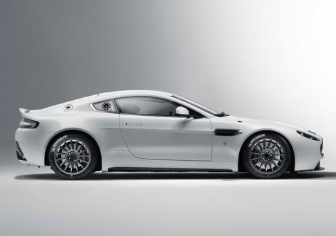 Aston Martin V8 Vantage GT4 2011