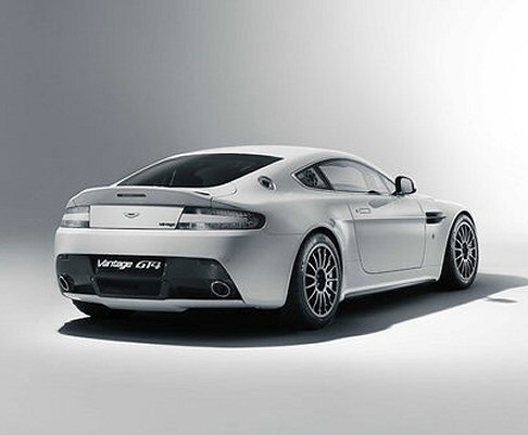 Aston Martin V8 Vantage GT4 2011