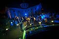 Circondata da una coreografia fatta di luci e suoni elettrizzanti, la BMW i3  entrata sul palcoscenico, con a bordo i quattro artisti che indossavano una giacca a led, realizzata per levento. 
