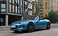 La generosa dotazione di serie dell'edizione limitata Mazda MX-5 Sport Graphite comprende anche battitacco in acciaio, maniglie delle porte in tinta con la carrozzeria, airbag laterali, per conducente e passeggero.