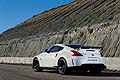 Nissan 370Z Nismo, rispetto alla vettura di serie 370Z, propone una cavalleria ulteriormente rinvigorita, che passa da 328 a 344 CV, aumenta anche la coppia che sale da 363 a 371 Nm.