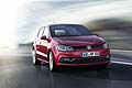 La nuova Polo introduce tra le dotazioni i fari a LED per la variante topdi gamma. Si tratta di una novit assoluta per lintera categoria. I fari a LED saranno disponibili per le Polo Trendline, Comfortline, Highline e GTI.