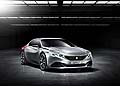 Attraverso la concept Exalt, il marchio Peugeot presenta la sua visione della vettura berlina del futuro seguendo l'approccio avviato nel 2012 con il modello Onyx. 