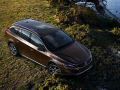 Ancora pi dinamica e affidabile, la nuova generazione di Volvo V60 Cross Contry si prepara al debutto ufficiale al prossimo Salone di Los Angeles. 