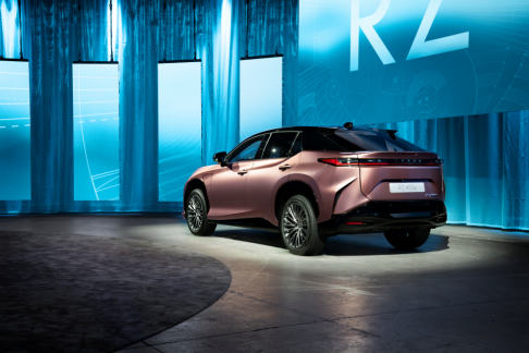Lexus RZ 450e