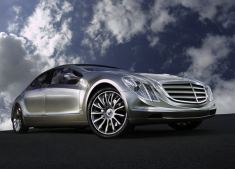 Mercedes-Benz F700