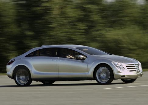 Mercedes-Benz F700