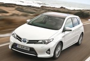 Nuova Toyota Auris Hybrid con design sempre pi� accattivante