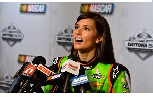 Nascar 2013: Danica Patrick, prima donna in pole position