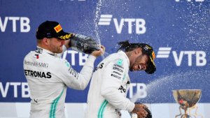 Sul circuito di Sochi doppietta Mercedes, trionfo di Lewis Hamilton