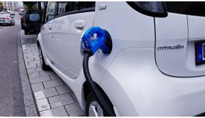 Elettrico in Ascesa: Statistiche e Trend del Mercato delle Auto Elettriche