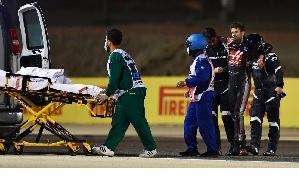 Dopo la paura iniziale per Romain Grosjean, trionfo di Lewis Hamilton