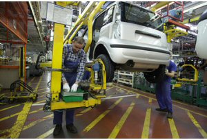 Mercato auto, ad aprile deboli segnali di ripresa