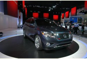 Salone Detroit 2012: nuova veste per Nissan Pathfinder