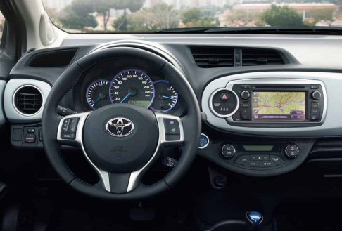 Toyota Yaris Hybrid 2012
