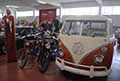 Furgone stroico Volkswagen Bulli ed esposizione bike alla Mostra Scambio di Scandiano edizione 2024