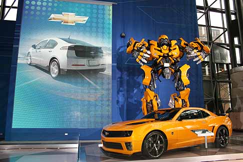 stand new york 2011 - chevrolet camaro gialla robot stand new york 2011 - chevrolet camaro gialla robot