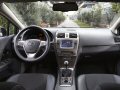 Lallestimento Style Safety della Toyota Verso disponibile solo per la motorizzazione 2.2 D-CAT con trasmissione automatica, propone i cerchi in lega da 18 pollici, il tetto panoramico con tendina elettrica e lo Xenon Pack