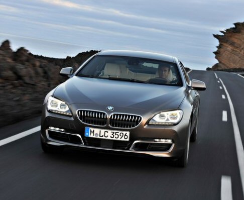 BMW - Sotto la pelle, la tecnologia BMW TwinPower Turbo garantisce attraverso i propulsori previsti nella gamma una guida sportiva ed efficiente. 