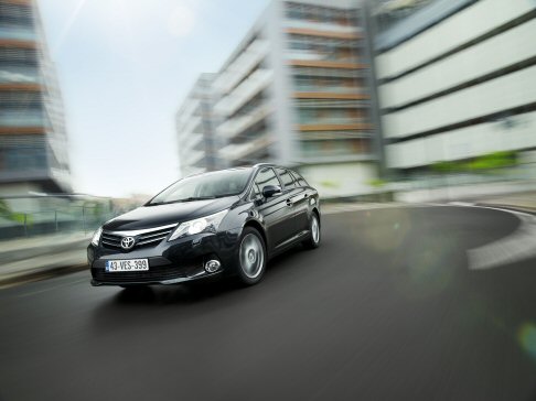Toyota - Larrivo alle nostre latitudini  previsto per gennaio 2012, quando i punti di forza della nuova Avensis rappresentati dalla spaziosit, dalla versatilit e dallefficienza, dovranno superare il difficile test del mercato. 