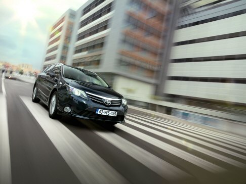 Toyota - Le motorizzazioni diesel dominano nel segmento D, e Toyota ha deciso di adeguare la sua unit turbodiesel 2.0 D-4D da 124 CV alle esigenze di mercato.