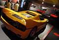 Sgarciante Ferrari F50 gialla posteriore supercar al Museo Ferrari Maranello 2021