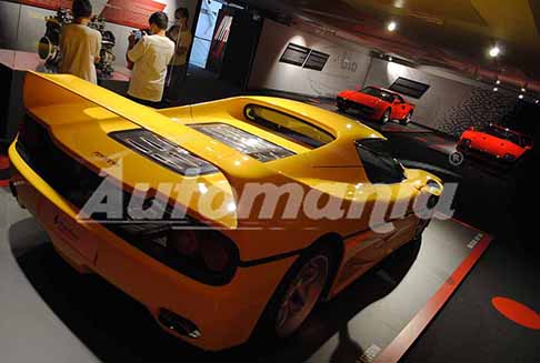 Museo Ferrari Maranello - Sgarciante Ferrari F50 gialla posteriore supercar al Museo Ferrari Maranello 2021