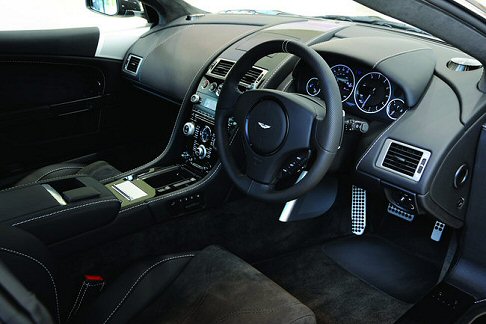 Aston Martin DBS/ V12 Vantage Carbon Black Edition 