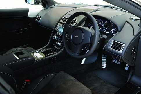 Aston Martin DBS/ V12 Vantage Carbon Black Edition