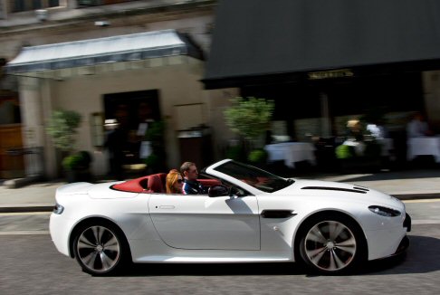 Aston Martin V12 Vantage Roadster