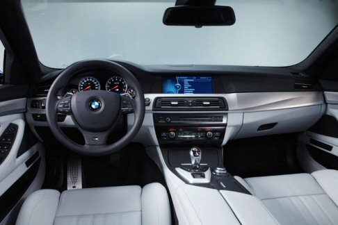 BMW M5 2011