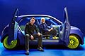 Laurens van den Acker e Ross Lovegrove con la Renault Twin'Z Concept car