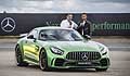 Mercedes AMG GT R con il campuone del Mondo di F1 Lewis Hamilton e Tobias Moers, Presidente di Mercedes-AMG GmbH