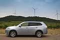 Mitsubishi Outlander PHEV SUV ibrido silenzioso ed economico, con un᾽autonomia ad alimentazione elettrica di oltre 50 km