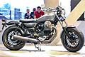 Moto Guzzi V9 Bobber con grandi gomme, leggera e facile da guidare, che guarda agli Stati Uniti