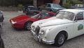 Auto storica Ferrari 328 GTS del 1986 e la Jaguar MKII del 1962 al Rally di un Weekend di Fine Estate
