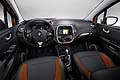 Renault Captur crossover inteni con il nuovo sistema di connettivit Renault R-Link dotato di touch screen e con sistema audio a sei altoparlanti integrato