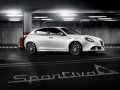 Nata sulla base della versione Exclusive, la Giulietta Sportiva pu essere equipaggiata con i propulsori 1.4 MultiAir TurboBenzina 170 CV, anche con cambio automatico doppia frizione Alfa TCT, e i turbodiesel 2.0 JTDM 140 CV e 2.0 JTDM 170 CV.