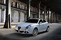 Stile, prestazioni e soluzioni tecniche allavanguardia caratterizzano le nuove generazioni dei modelli MiTo e Giulietta, punti di riferimento della gamma Alfa Romeo, che attraverso il loro restyling mira a rinnovare la leadership del mercato.