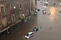 Alluvione a Catania con le auto sommerse dallacqua