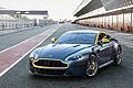 Immancabile protagonista tra i brand pi importanti per il settore delle auto sportive e di classe, la britannica Aston Martin, nel suo 101esimo anno, presenta una versione inedita della sua gamma V8 Vantage e due varianti della classica DB9.