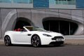 Limited edition prodotta in soli 101 esemplari, la sportiva all british sfoggia elementi in fibra di carbonio e tutta la sportivit del potente V12 da 6 litri, abbinato ad un cambio manuale a sei marce.