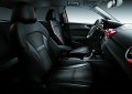La versione intermedia Audi A1 Amplified Plus offre un kit aerodinamico esterno, che comprende luci posteriori a LED e diffusore di coda in nero lucido con doppio scarico nero opaco.