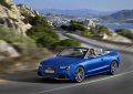 Dinamismo e divertimento puro per la nuova en plein air dei quattro anelli Audi RS 5 Cabriolet, che seduce per la combinazione di eleganza e potenza. 