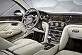 Grazie allofferta del sistema ibrido di Bentley, i clienti potranno scegliere fra vari propulsori moderni.