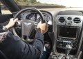 A bordo troviamo la dotazione Specifica Mulliner Driving, con particolari in pelle trapuntati e traforati e dettagli in metallo chiaro, oltre ad unampia scelta di finiture tecniche opzionali.