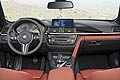 Sulla BMW M4 Cabrio sono disponibili tutti i dispositivi di assistenza del guidatore e servizi di mobilit di BMW ConnectedDrive. 