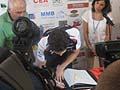 Bruno Senna che firma elenco dei premiati