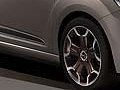  Citroen DS3 DS World Paris sfoggia una elegante livrea dalla tonalit grigio cenere mat abbinata a cerchi da 17 pollici dalleffetto diamantato.