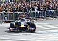 Spettacolare esibizione con la potenza dei motori di F1 con Mark Webber
